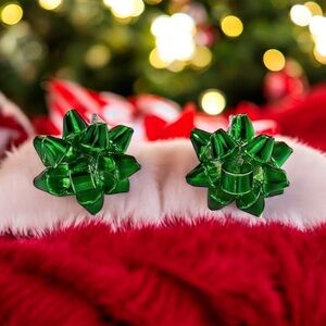 💚🆕💚Festive Green Bow Earrings